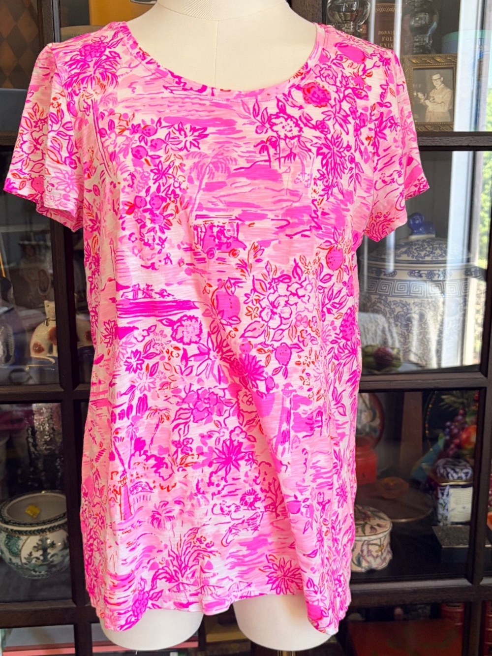 Lilly Pulitzer Vacation Scenes Tee Shirt, Medium